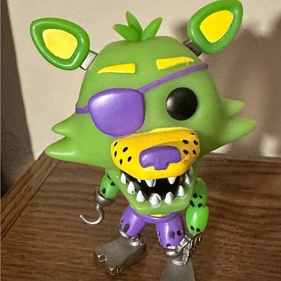 Funko Pop! Five Nights and Freddy's Blacklight Foxy Exclusive Vinyl Figure - Picture 1 of 10